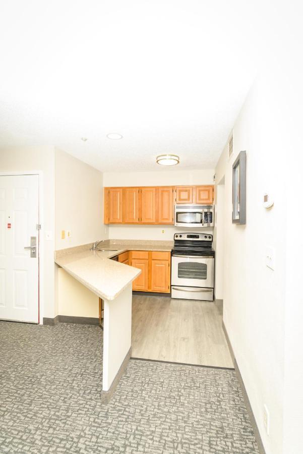 Philadelphia Suites At Airport - An Extended Stay Hotel Exterior foto